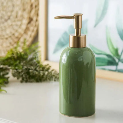 Dispenser sapone in ceramica verde.