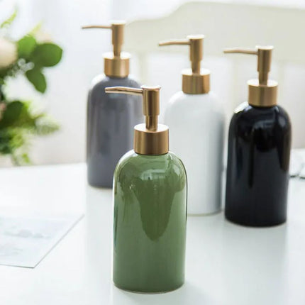Dispenser sapone in ceramica verde.