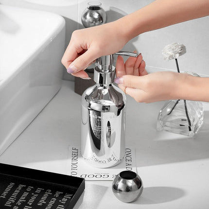 Dispenser sapone liquido finitura cromata.