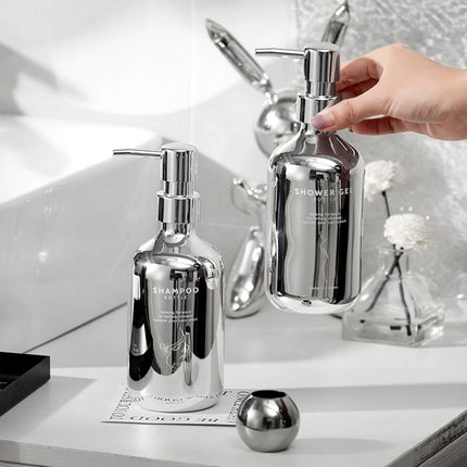 Dispenser sapone liquido finitura cromata.